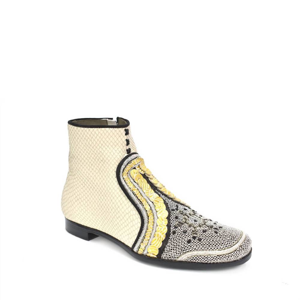 NEW MEHER KAKALIA queen neva boot in white